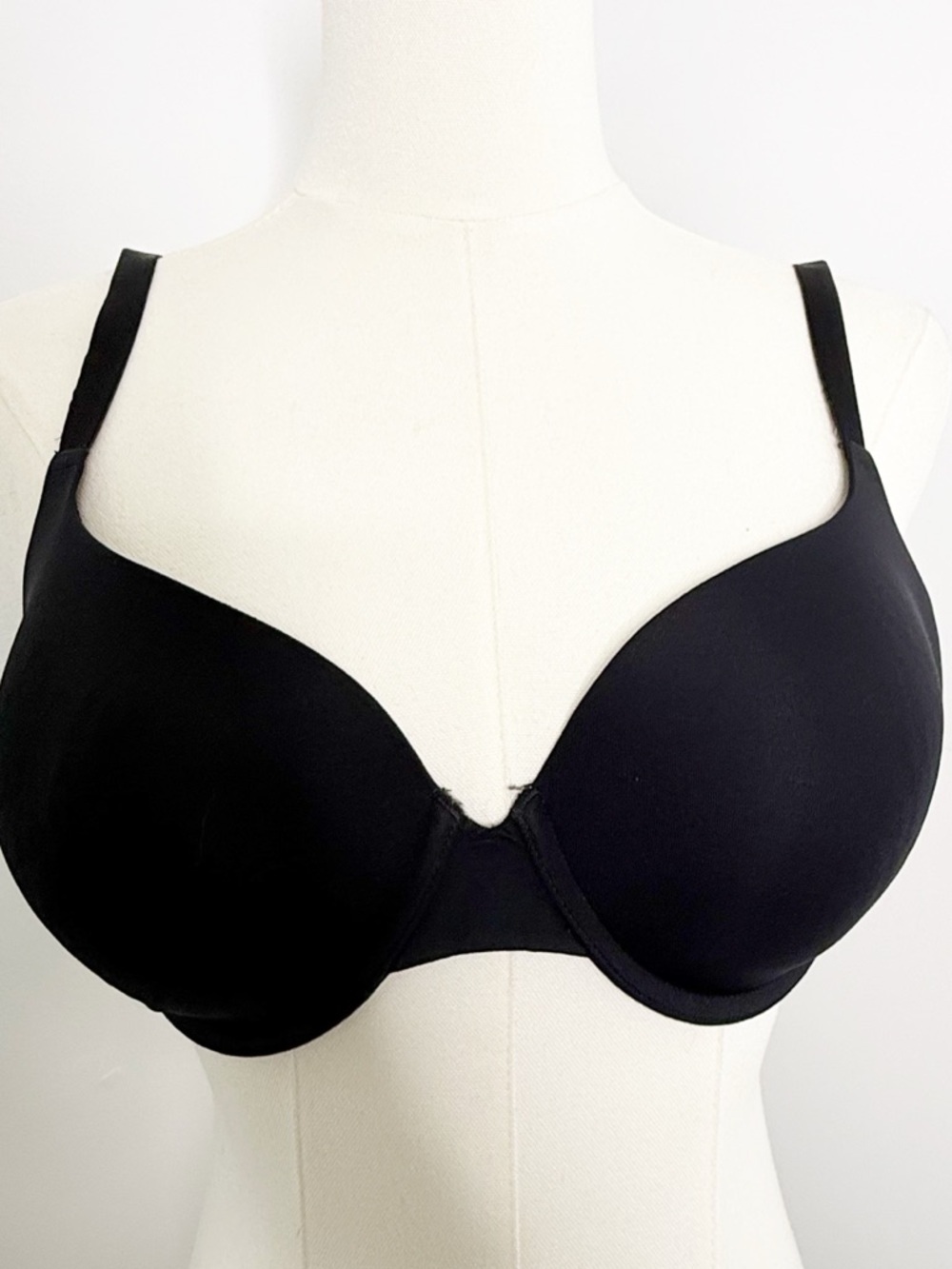 b.tempt’d by Wacoal Future Foundation T-Shirt Bra 34DD Black
